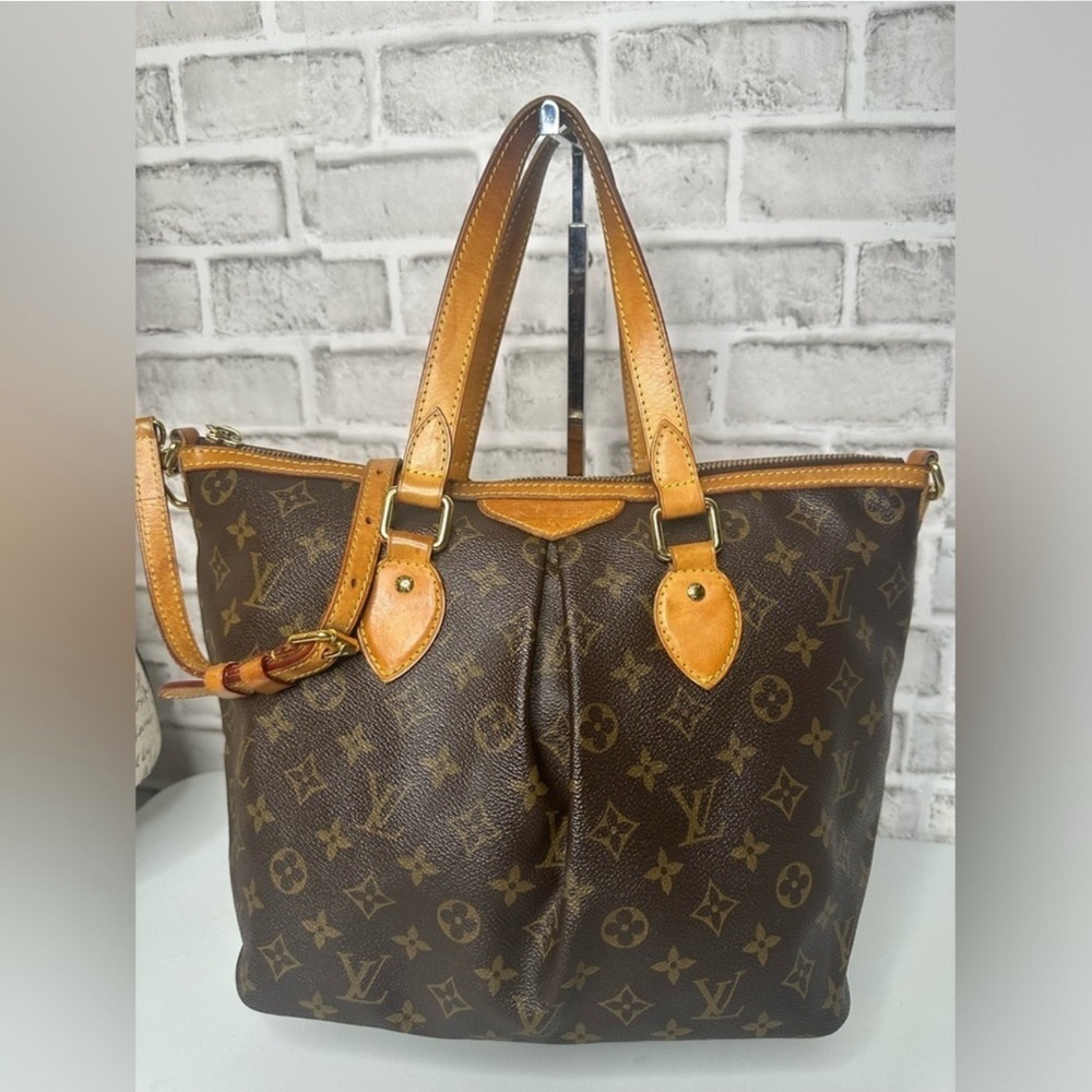 Louis Vuitton Monogram Canvas Palermo PM zip-top closure, detachable strap. - Picture 5 of 12